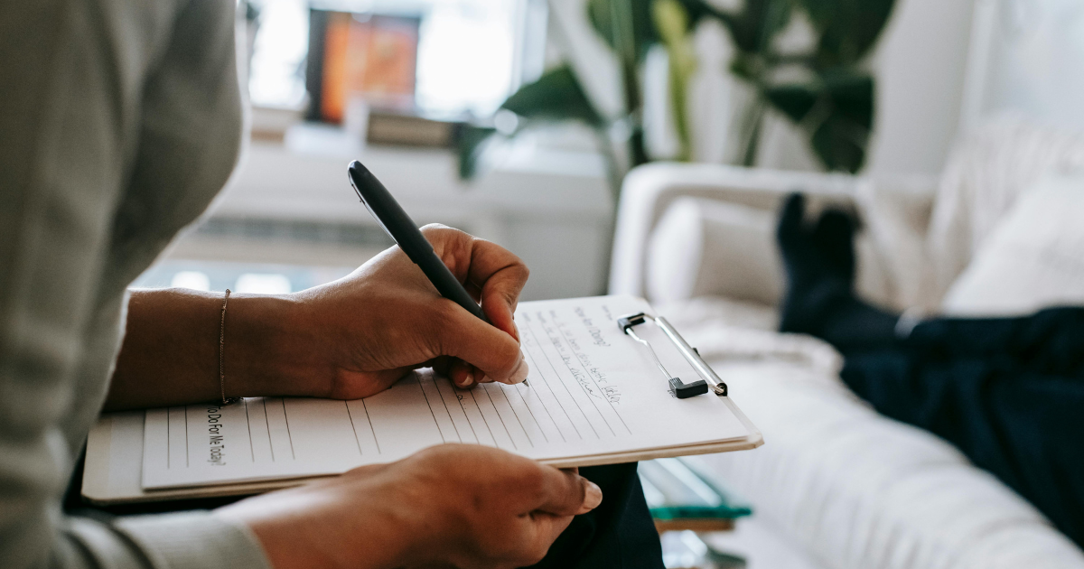 do therapists prescribe medication